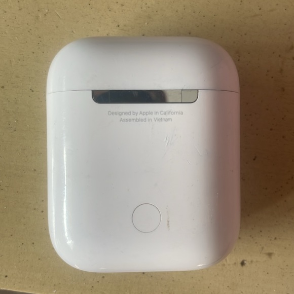 Apple AirPods charging case holder - Picture 2 of 2